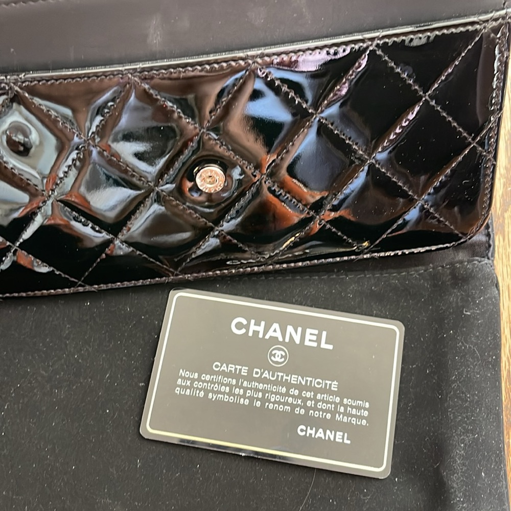 Chanel patent leather wallet on a chain - Picture 5 of 6